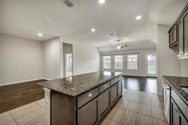 Building Photo - 2926 Diego Dr