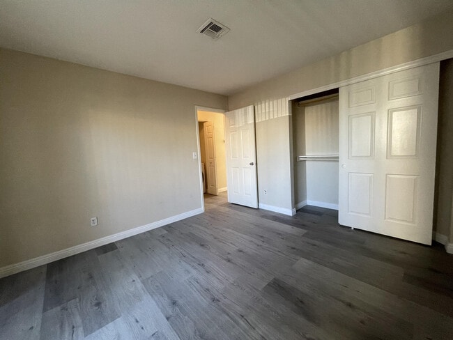 Building Photo - 6250 W Flamingo Rd