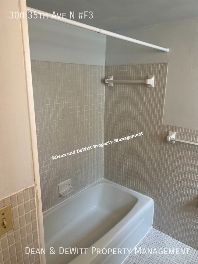 Building Photo - NE St Pete 1/1 Affordable Condo