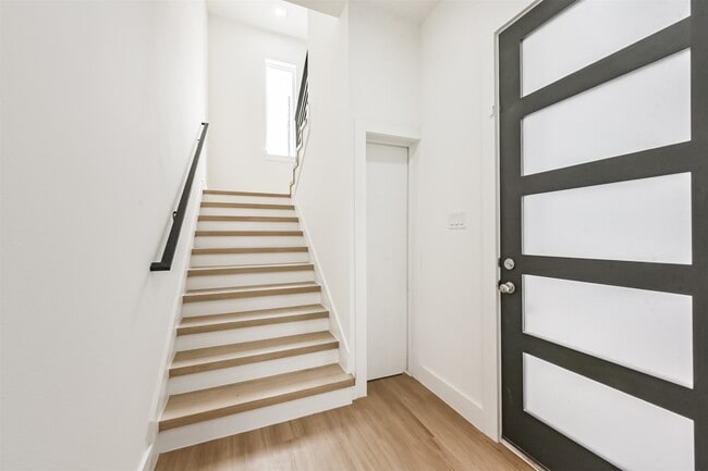 Building Photo - 3808 Ennis St