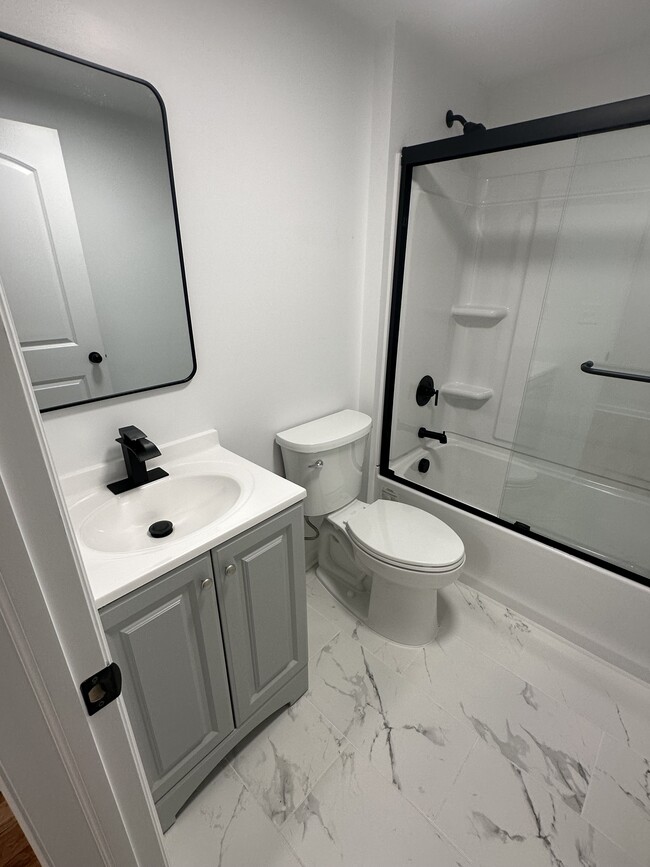 Building Photo - 15 Church St