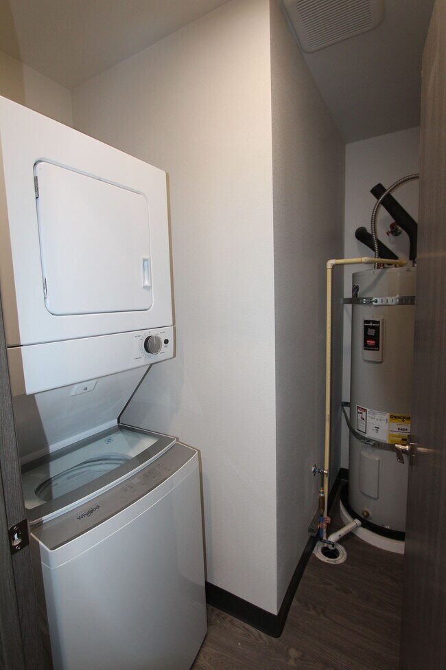 Building Photo - 1011 Greenfield Dr