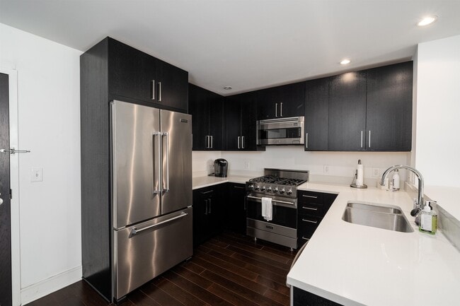 Building Photo - 1100 Maxwell Ln