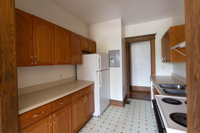Building Photo - 324 Hendrie St