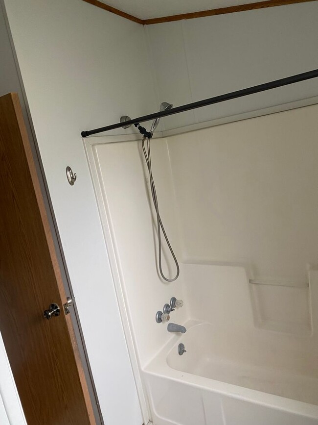 Building Photo - Two Bedroom 1 Bath Mobile