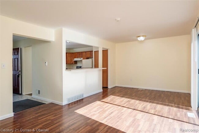 Building Photo - 44543 Savery Dr