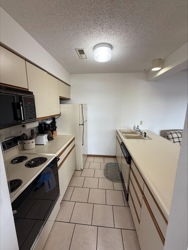 Building Photo - 3 Treehouse Ln