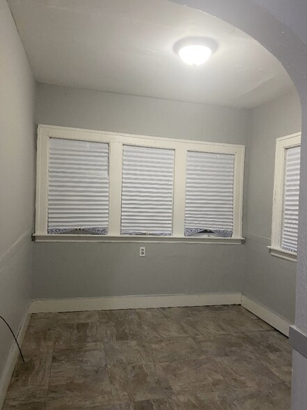 Building Photo - 7514 E Brentwood St