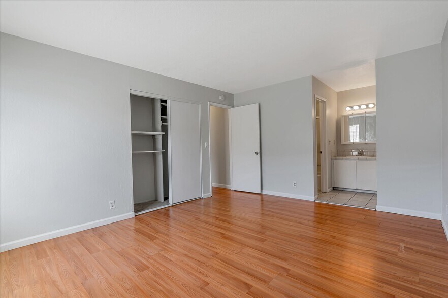 Building Photo - 30079 Vanderbilt St
