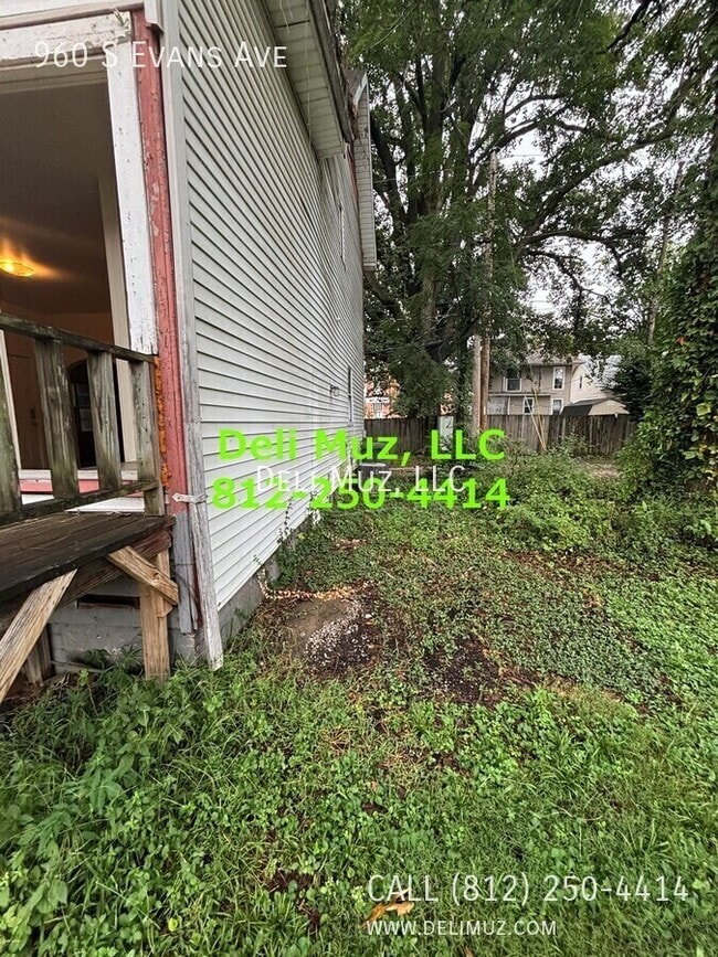 Building Photo - 960 S Evans Ave