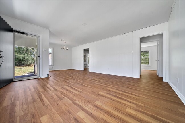 Building Photo - 504 N Magnolia Dr