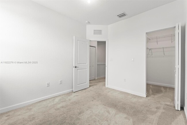 Building Photo - 2668 SE 19 Terr