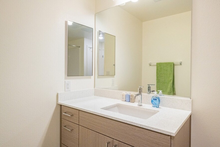 Building Photo - 6113 Yuzu Pl