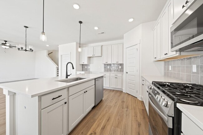 Building Photo - 404 Old Spg Ln