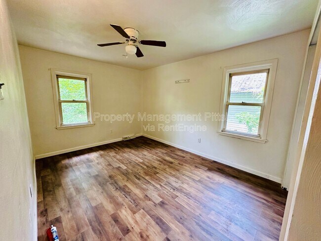 Building Photo - 1721 Scott St