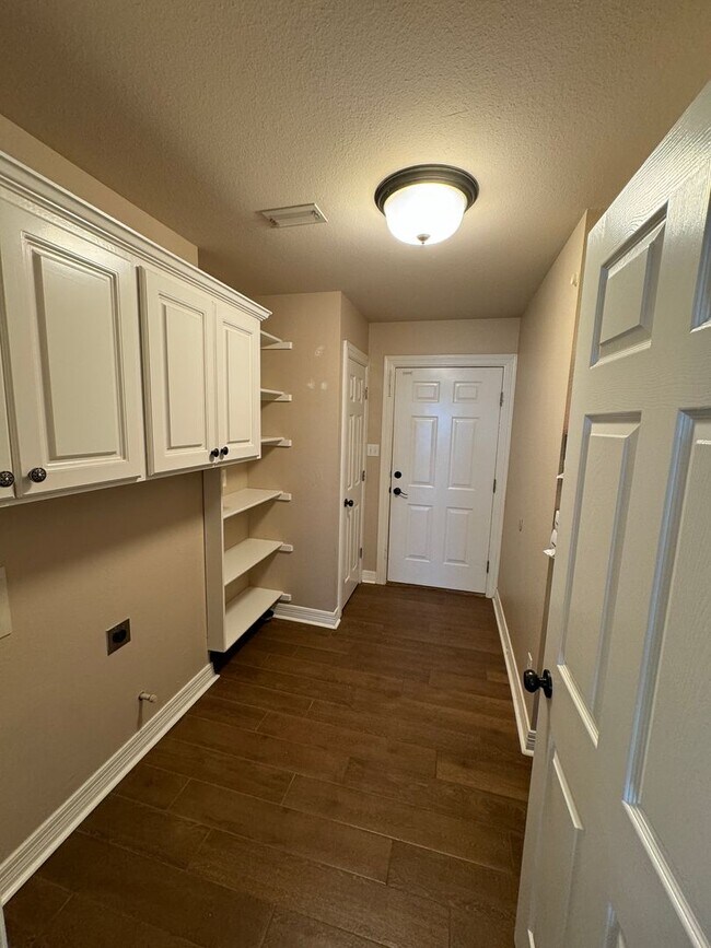Building Photo - 1002 Creole Dr
