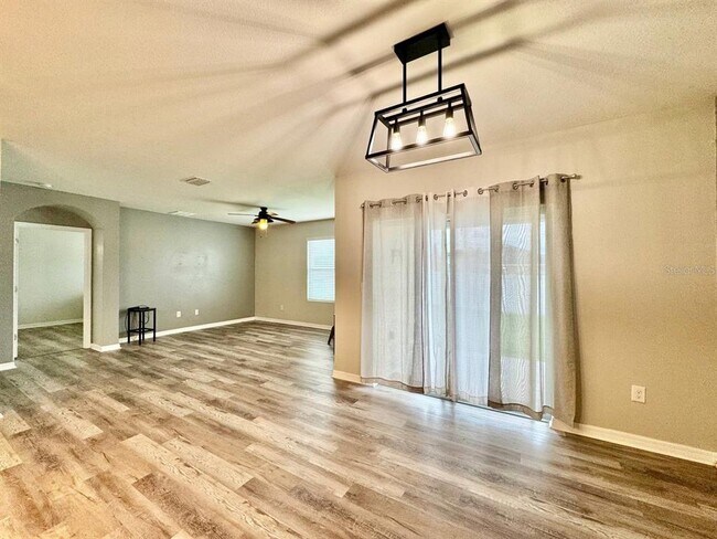 Building Photo - 10626 Park Meadowbrooke Dr