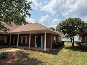Building Photo - 7045 Somerset Springs Dr