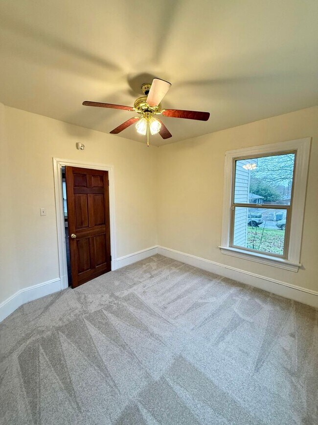 Building Photo - Charming 5-Bedroom Central District Home