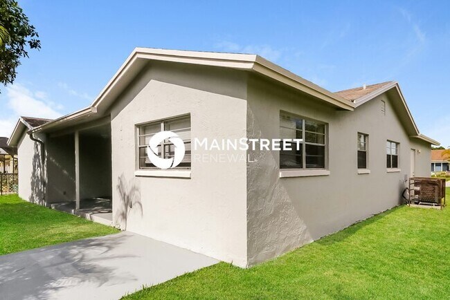 Building Photo - 3 Bedroom Pet-Friendly Home in Boca Raton,...