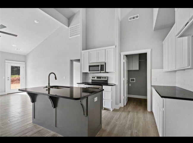 Building Photo - 657 Sun Meadows Loop