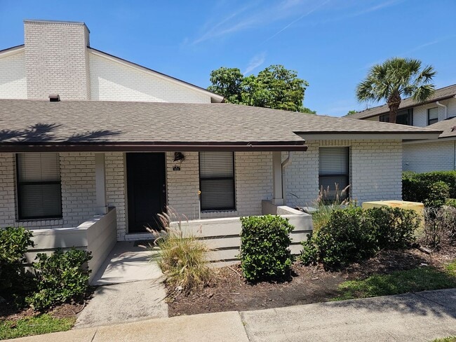 Primary Photo - 1 Bed 1 Bath Near Downtown