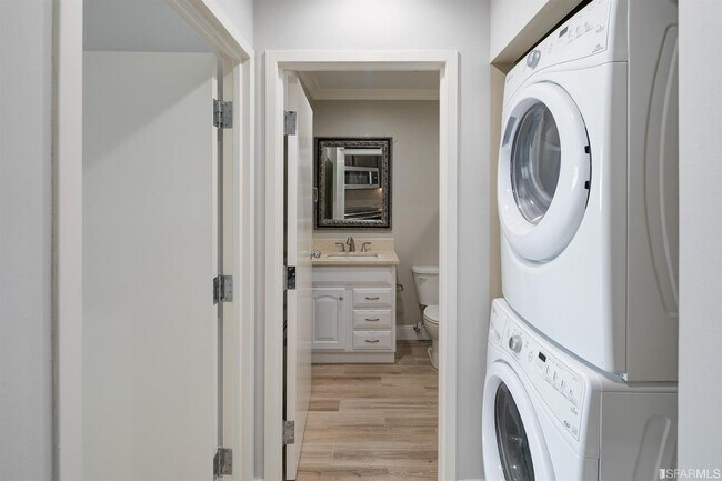 in unit washer/dryer - 300 3rd St