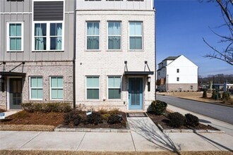 Building Photo - 313 Skylar Way SE