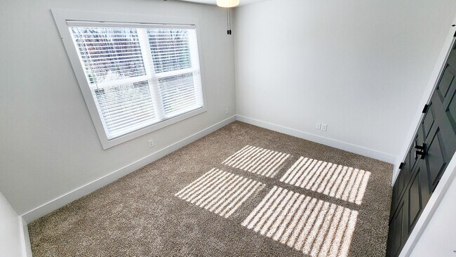 Building Photo - High-End Touches & Flexible Space in a Bea...