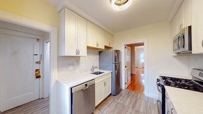 Building Photo - 311 Tappan St