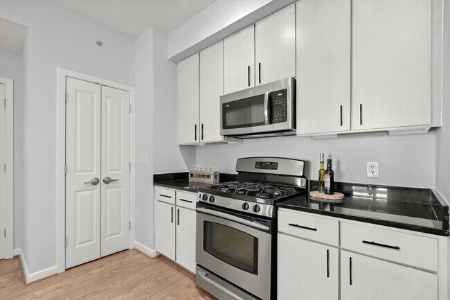 Building Photo - 1001 L St NW