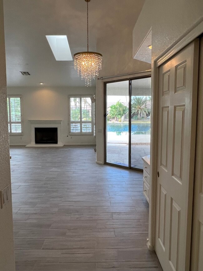 Building Photo - 814 W Beechnut Dr