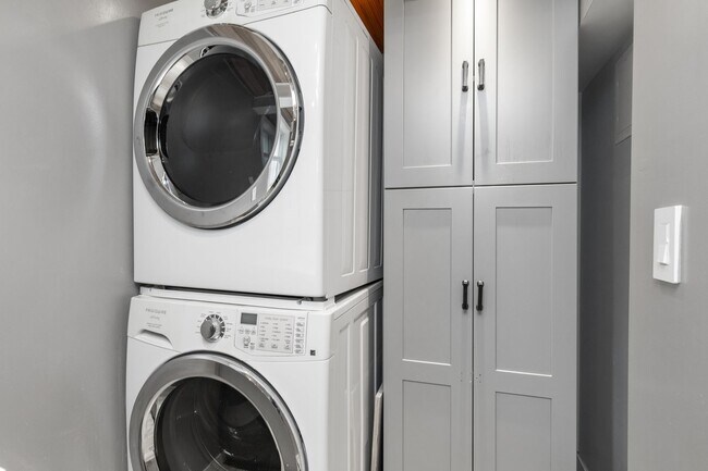 Building Photo - 5155