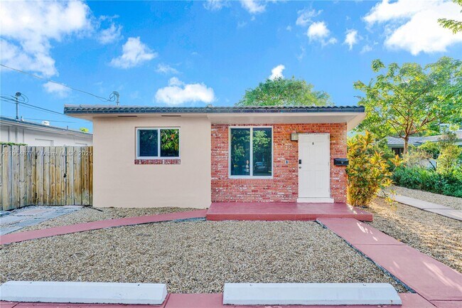 Building Photo - 2931 SW 39th Ave