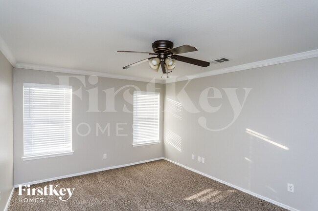 Building Photo - 312 Pin Oak Ln