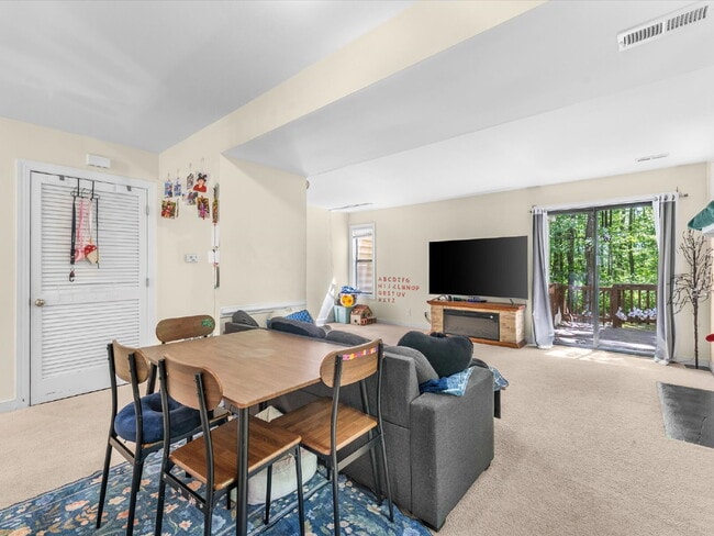 Building Photo - 1701 Early Settlers Rd