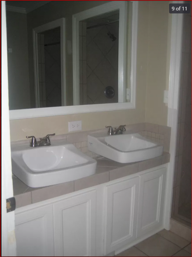 Building Photo - 1234 Park St