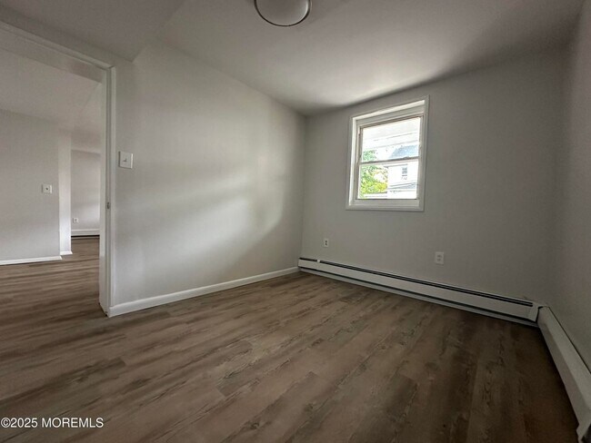Building Photo - 1320 3rd Ave