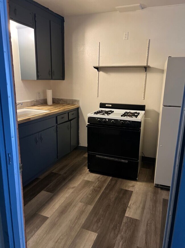 Building Photo - Cute 1Bd apartement in a 7 plex property! Call and inquire today!