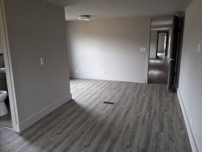 Building Photo - Cozy 2 Bed, 1.5 Bath Home