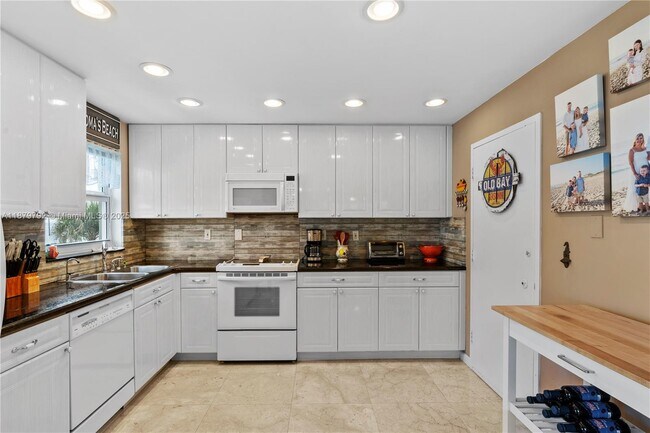 Building Photo - 3550 Galt Ocean Dr