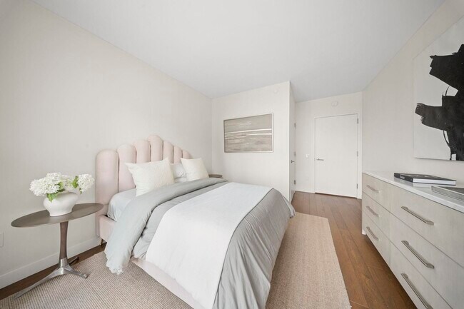 Building Photo - 99 Hudson St