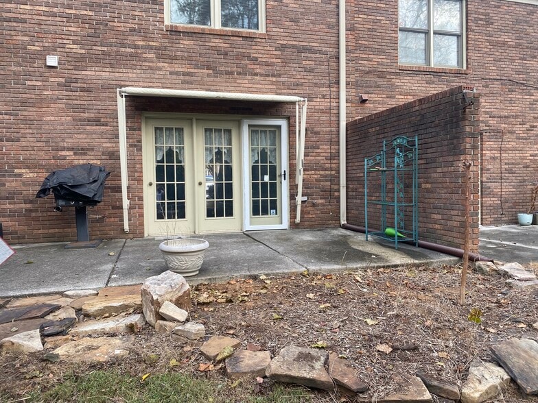 Building Photo - 136 Durwood Rd