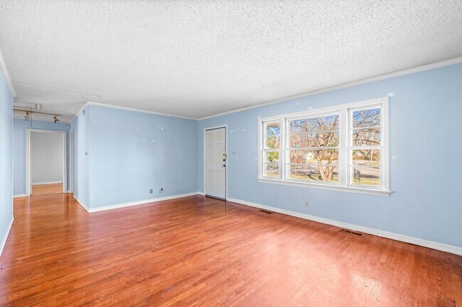 Building Photo - 2741 Clinton Cir
