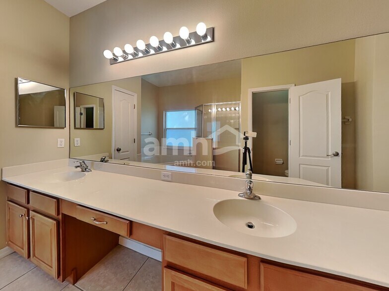 Building Photo - 2555 Azzurra Ln