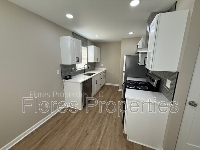Building Photo - 3181 Gerbert Rd