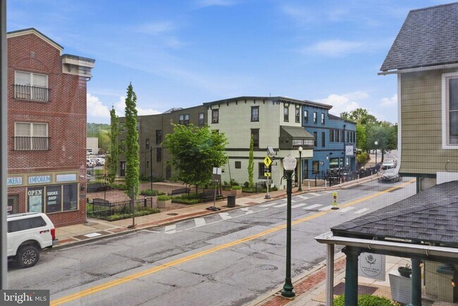 Building Photo - 134 E Lancaster Ave