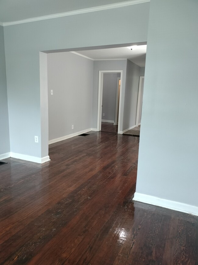 Building Photo - 10619 S Perry Ave