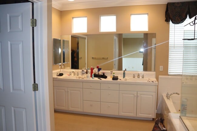 Building Photo - Communication Hill 4 bed 2.5 bath Single Family Home