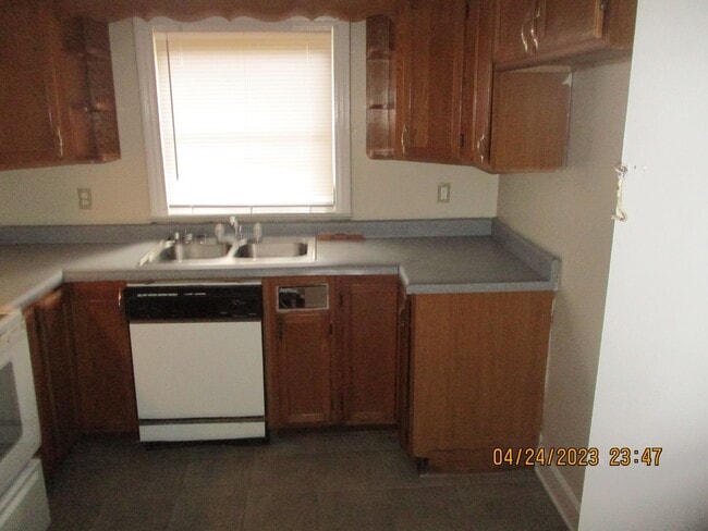 Building Photo - Eleventh Ave., 810